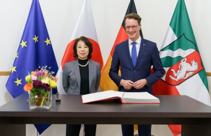 Ministerpräsident Wüst im Gespräch mit der Botschafterin von Japan in Deutschland bei ihrem Antrittsbesuch