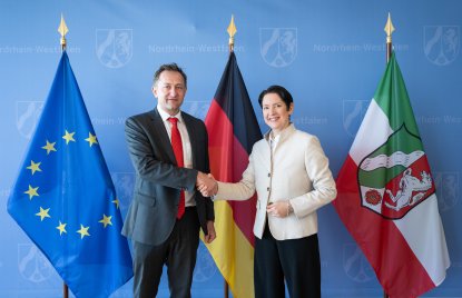 EU-Kommissar Christophe Hanse und Ministerin Gorißen