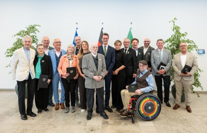 Ministerpräsident Hendrik Wüst verleiht Verdienstorden des Landes Nordrhein-Westfalen an 15 Persönlichkeiten