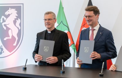 Dr. Heiner Wilmer legt Treueid als künftiger Bischof von Münster ab