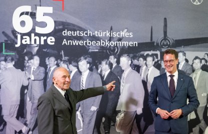 65 Jahre Anwerbeabkommen: Ministerpräsident Wüst dankt Gastarbeitern und würdigt Leistung und gemeinsame Geschichte türkeistämmiger Menschen für Nordrhein-Westfalen