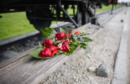 Erinnerung bewahren, Antisemitismus entschlossen bekämpfen: Ministerpräsident Wüst besucht Auschwitz-Birkenau