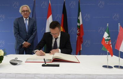 Minister Holthoff-Pförtner trifft den ungarischen Außenminister Szijjártó in der Staatskanzlei