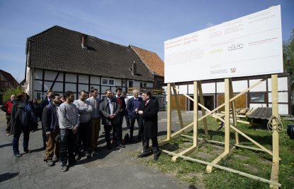 Minister Groschek eröffnet Bauprojekt zur Integration von Flüchtlingen