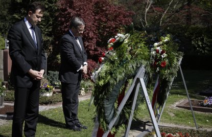 Kranzniederlegung anlässlich des 50. Todestags es ersten Ministerpräsidenten von Nordrhein-Westfalen Rudolf Amelunxen