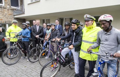 Polizei sorgt mit Fahrradtraining für Sicherheit von Flüchtlingen im Straßenverkehr