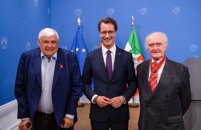 Ministerpräsident Wüst händigt engagierten Bürgern den Bundesverdienstorden aus