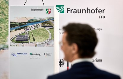 Ministerpräsident Hendrik Wüst übergibt erstes Gebäude der Forschungsfertigung Batteriezelle in Münster