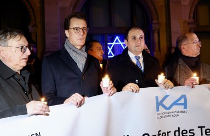 Ministerpräsident Wüst nimmt am Schweigegang zur Kölner Synagoge teil