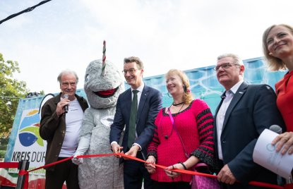 Ministerpräsident Hendrik Wüst weiht ersten Schwimmcontainer „narwali“ im Regierungsbezirk Köln ein