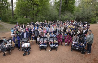 Ministerpräsident Wüst trifft Ehrenpatenkinder und ihre Familien