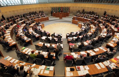 Bild zeigt den plenarsaal des Landtags NRW