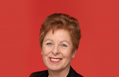 Porträtbild von Ministerin Schwall-Düren