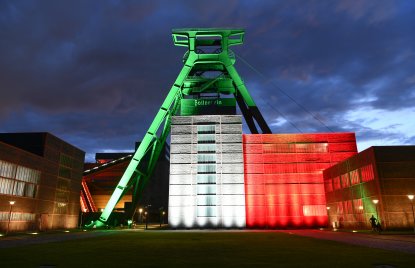 Nordrhein-Westfalen leuchtet: Zum 74. Landesgeburtstag erstrahlen historische Bauwerke in den Landesfarben