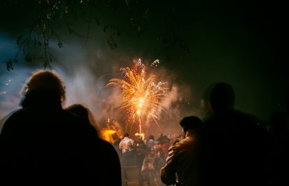 Bild Feuerwerk Menschenmenge