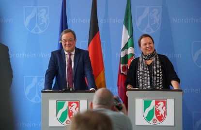 Ministerpräsident Armin Laschet stellt Frau Heinen-Esser als neue Umweltministerin vor.