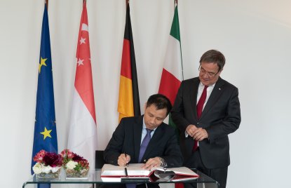 Ministerpräsident Armin Laschet empfängt den Botschafter der Republik Singapur, Laurence Bay Siow Hon