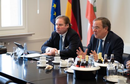 Wirtschaftsgipfel: Landesregierung sagt NRW-Rettungsschirm zu – Sondervermögen von 25 Milliarden Euro