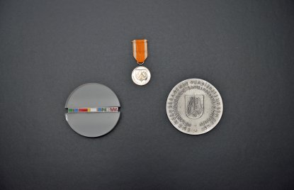 Bild-Collage mit drei Orden- und Ehrenzeichen