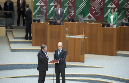 Armin Laschet zum neuen Ministerpräsident gewählt und vereidigt