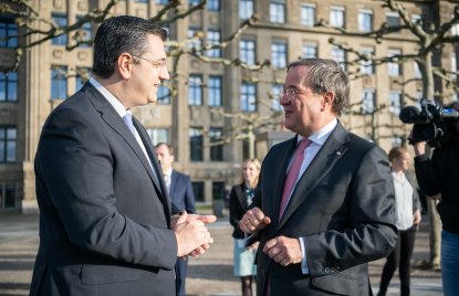 Ministerpräsident Armin Laschet empfängt den Präsidenten des Europäischen Ausschusses der Regionen Apostolos Tzitzikostas