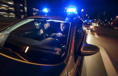 Bild Polizei Einsatzwagen Nacht