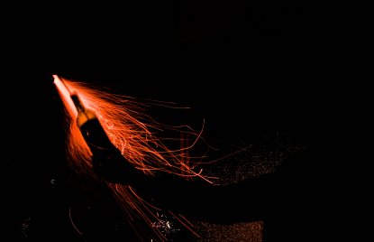 Bild Feuerwerk anzünden (Rakete aus Flasche)