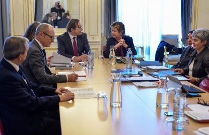 Schulministerin reist zum bildungspolitischen Dialog nach Österreich