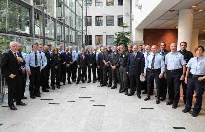 Innenminister dankt Polizisten persönlich für Einsatz in Hamburg
