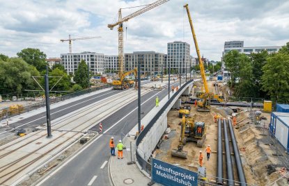 Eine moderne Brücke als Baustelle