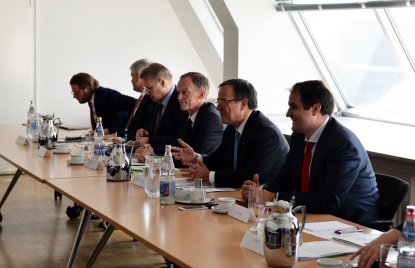 Ministerpräsident Armin Laschet trifft Oberbürgermeister vom Diesel-Verbot betroffenen Kommunen