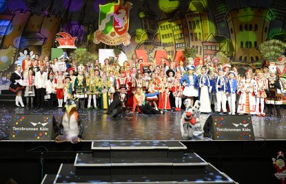 Ministerpräsidentin Hannelore Kraft empfängt die Kinderprinzenpaare und Kinderdreigestirne aus Nordrhein-Westfalen