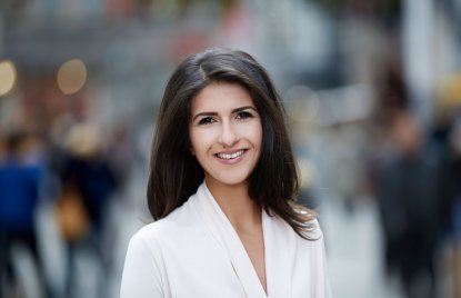 Porträtfoto Staatssekretärin Serap Güler