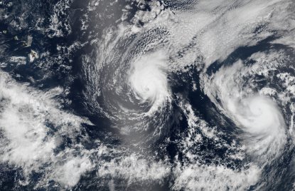 Hurrikane Iselle und Julio vor Hawaii