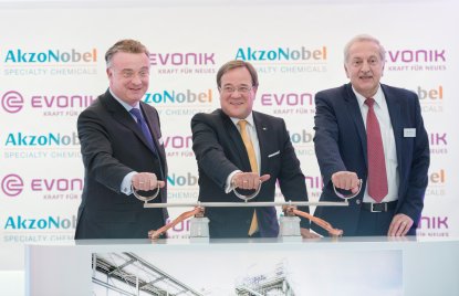 Ministerpräsident Armin Laschet eröffnet in Ibbenbüren eine neue Industrieanlage