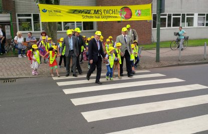 Verkehrsminister Groschek bei Aktion "Brems dich! Schule hat begonnen"