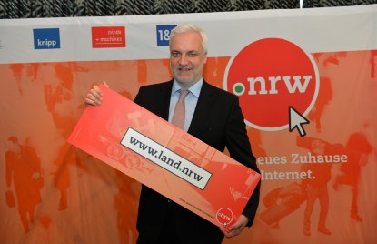 Wirtschaftsminister Garrelt Duin bei der Präsentation der neuen Top Level Domain „.nrw“