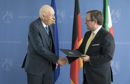 Ministerpräsident Laschet verleiht den Verdienstorden des Landes Nordrhein-Westfalen