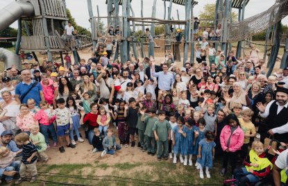 Ministerpräsident Wüst trifft Ehrenpatenkinder im Bubenheimer Spieleland in Nörvenich