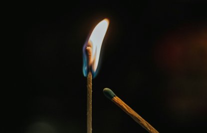 brennendes Streichholz