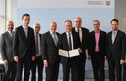 Landesregierung schließt Pakt für Kinder und Familien