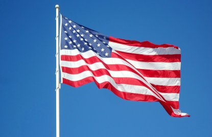 Flagge der USA am Fahnenmast
