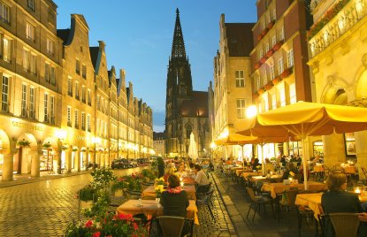 Auf dem Foto wird der Prinzipalmarkt in der Altstadt Münsters abgebildet.