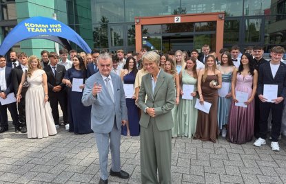Startklar für den Polizeidienst: Feller und Reul überreichen Zeugnisse an Absolventinnen und Absolventen der Fachoberschule Polizei