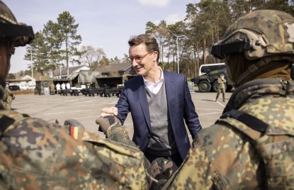 Ministerpräsident Hendrik Wüst besucht Panzerbrigade „Lipperland“ in Augustdorf
