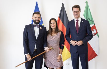 Ministerpräsident Hendrik Wüst verabschiedet den Generalkonsul der Republik Polen und Doyen des Konsularischen Korps NRW, Jakub Wawrzyniak