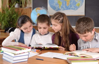 Bild mit Kindern beim Lernen