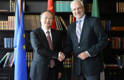 Empfang des neuen Gouverneurs von Sichuan 