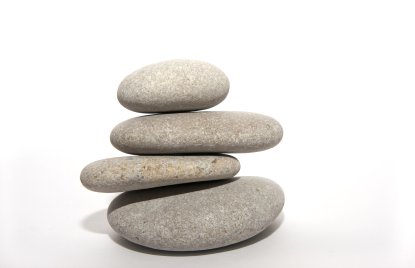 Bild zeigt übereinander liegend e Steine