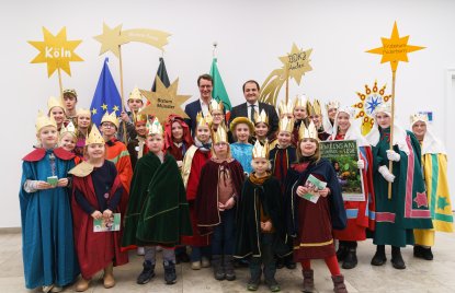 Ministerpräsident Hendrik Wüst empfängt Sternsinger zum traditionellen Dreikönigssingen